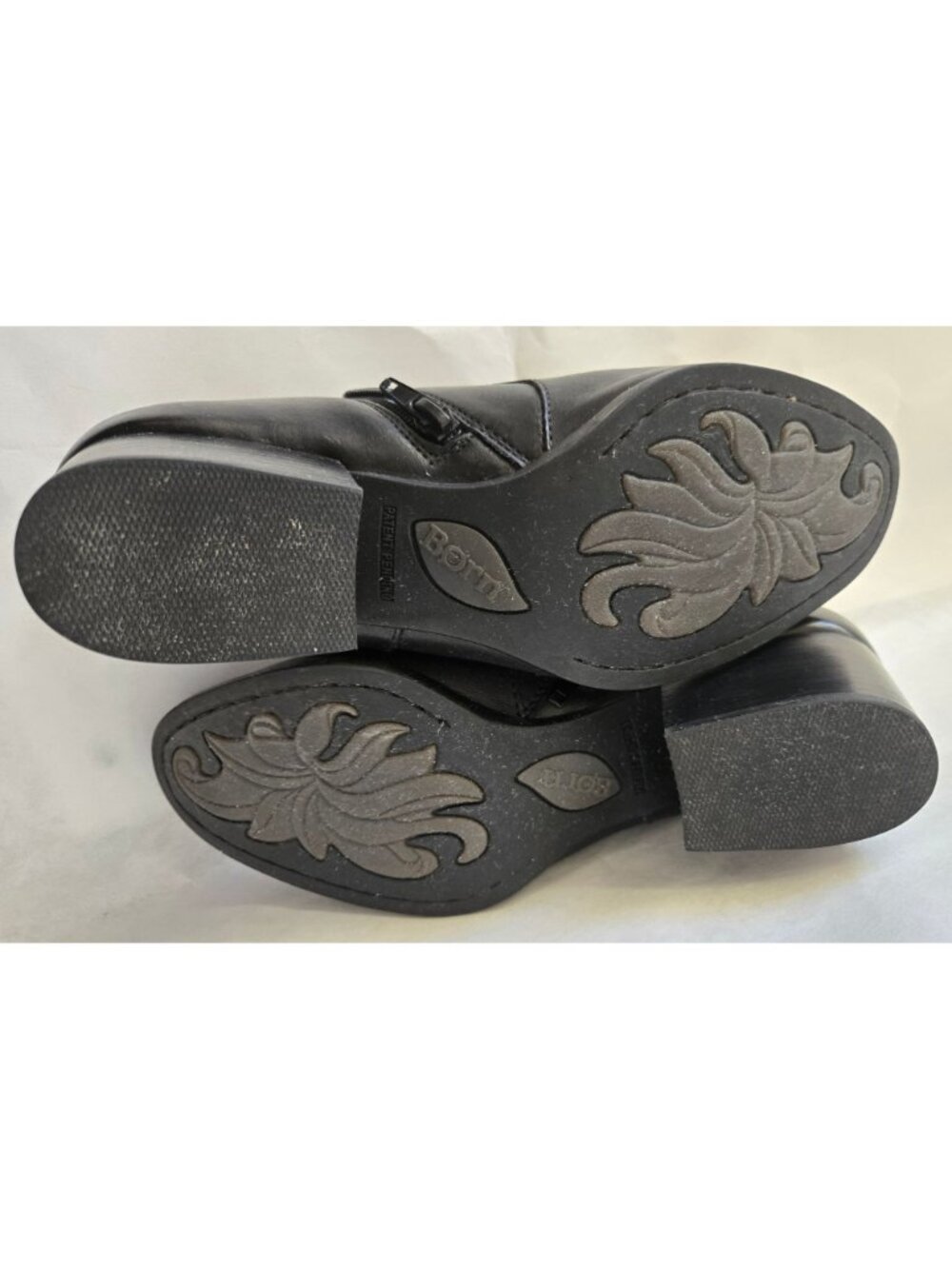 Ladies Born Kenzy Black Italian Leather Zippered Booties Size 7.5 Classic Casual - Picture 5 of 6